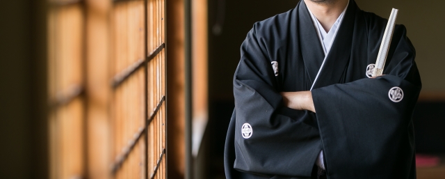 男性の紋付羽織袴