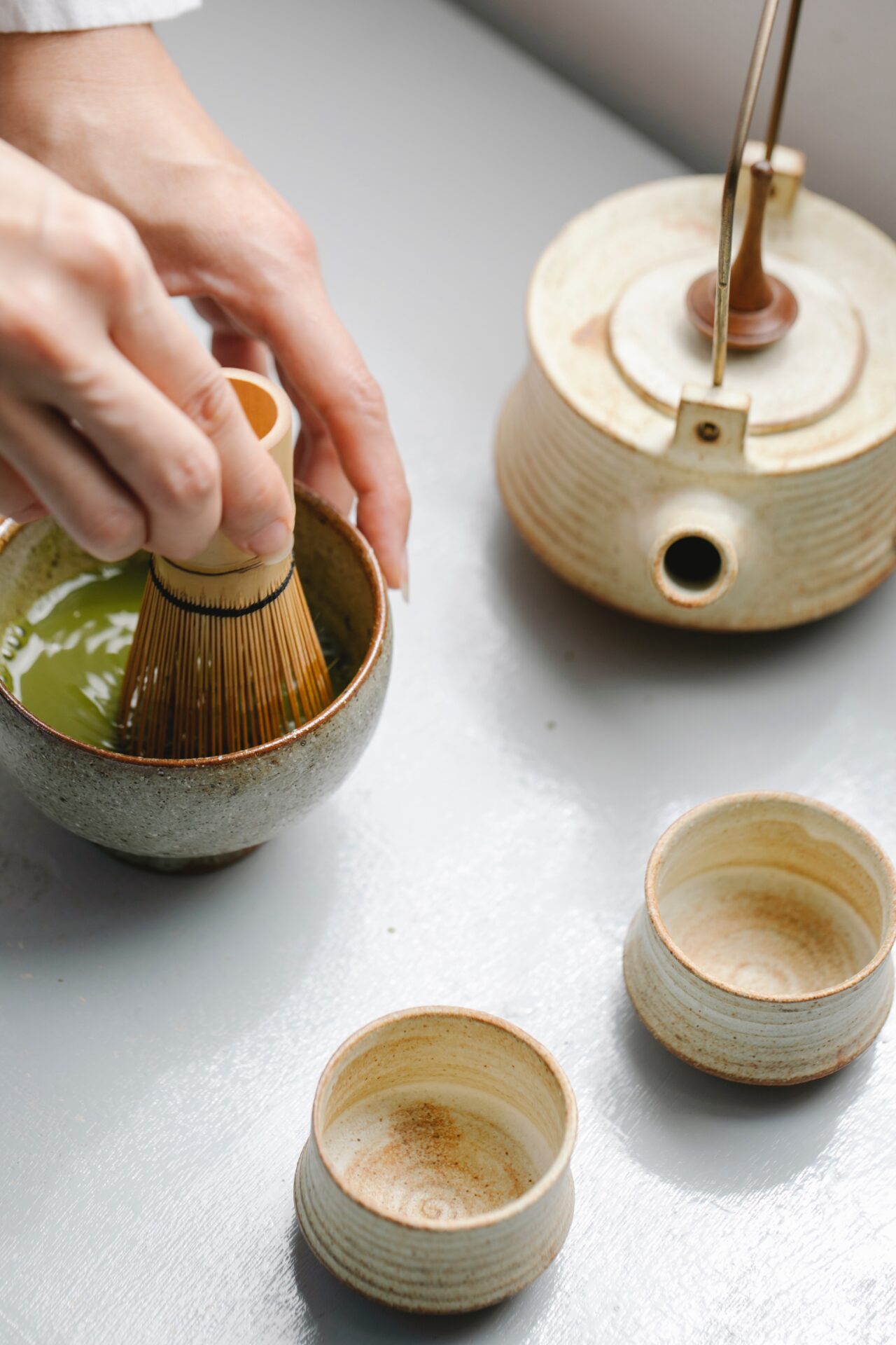 【伝統芸能の茶道】茶の湯とは？茶道との関係や一般的な作法をご紹介