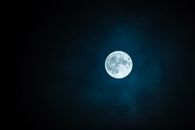 秋の風物詩、月を愛でる「十五夜」とは？その歴史と由来のご紹介