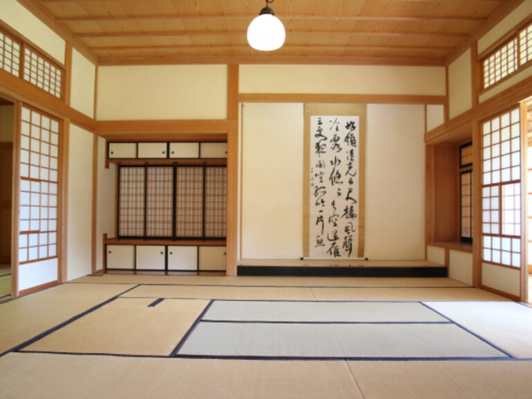 床の間をおしゃれに取り入れたい。有効活用のルールや方法を解説 - wakore 和の暮らしメディア